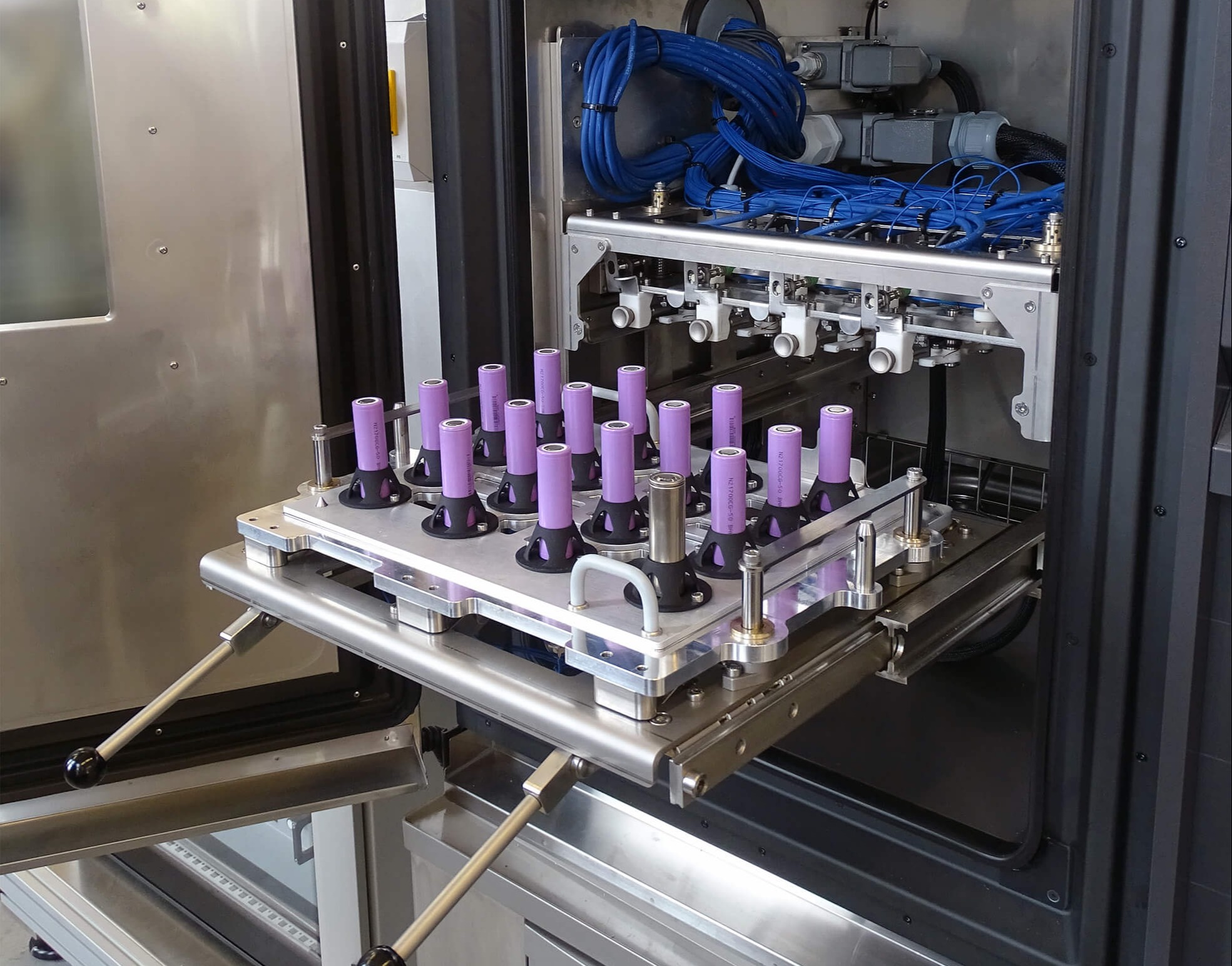 Cells on Workpiece Carrier in a Cell Tester